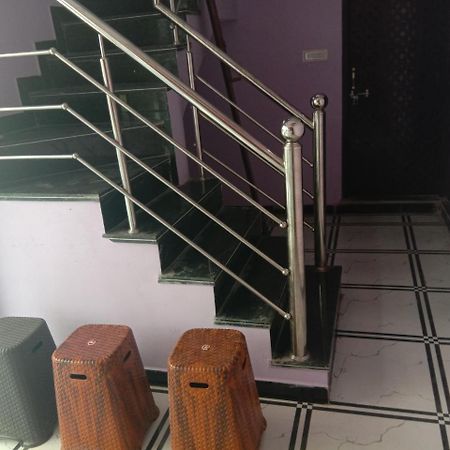 Shanti Guest House Uddzsaín Kültér fotó