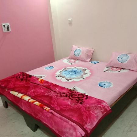 Shanti Guest House Uddzsaín Kültér fotó