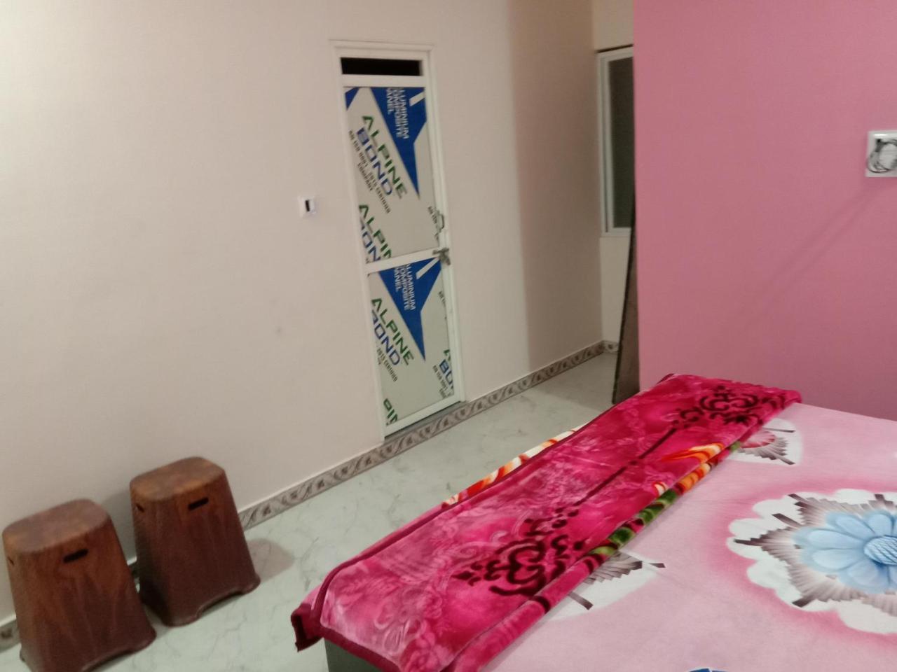 Shanti Guest House Uddzsaín Kültér fotó
