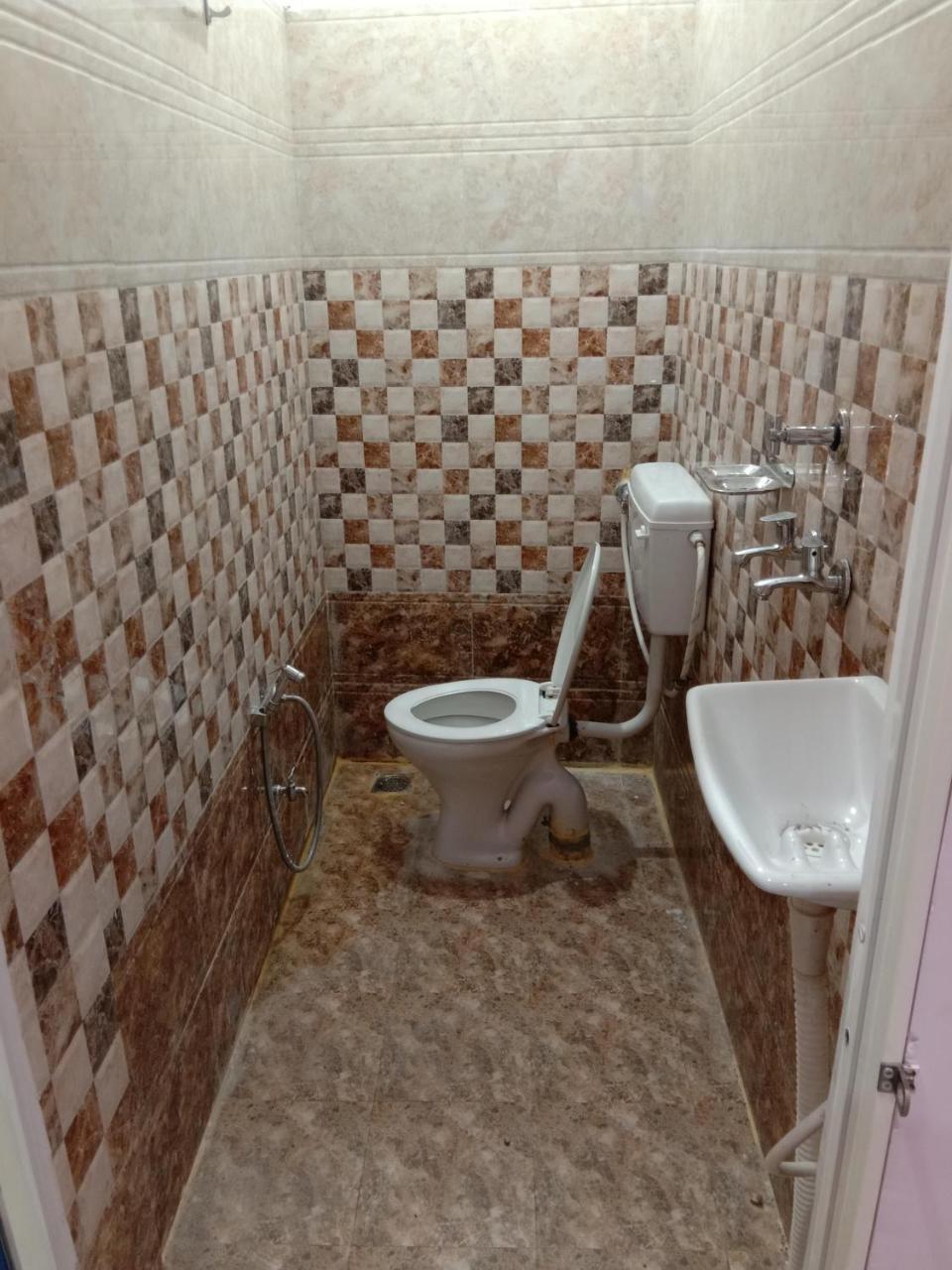 Shanti Guest House Uddzsaín Kültér fotó